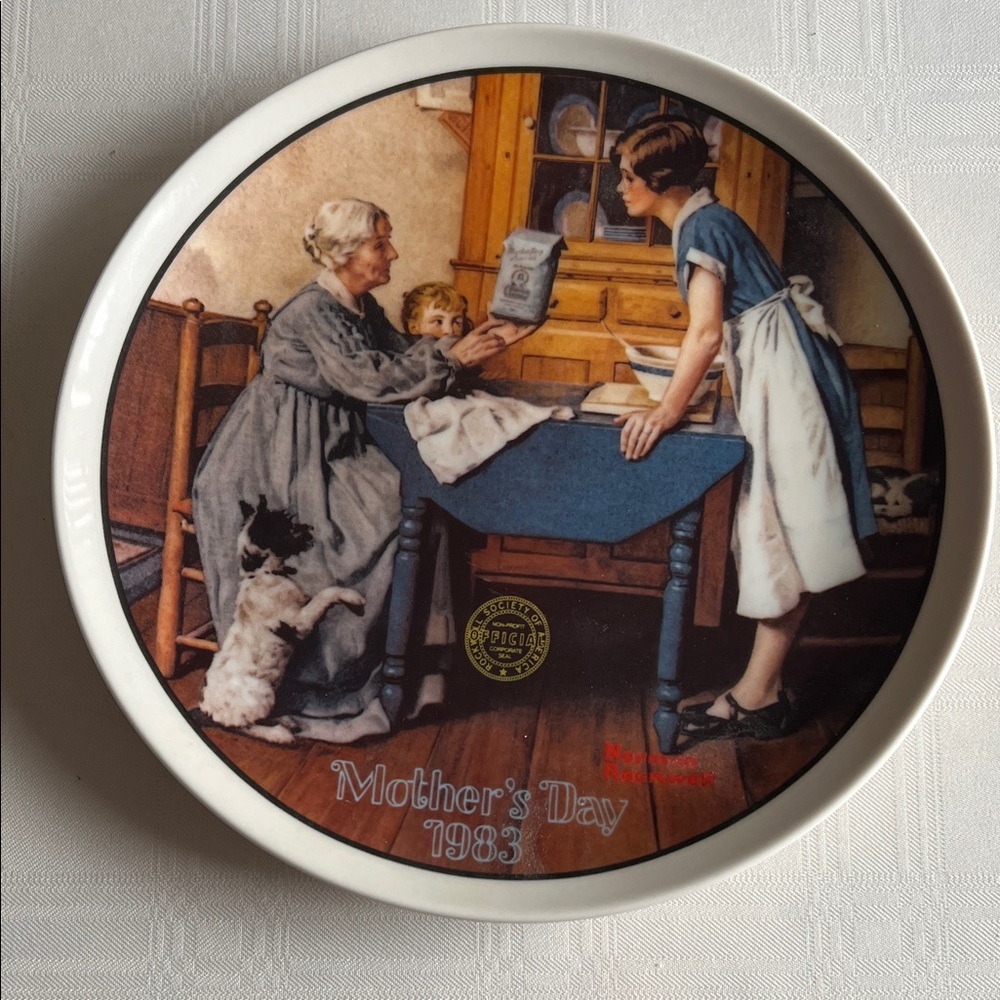 Knowles Vintage Mother's Day 1983 decorative plate